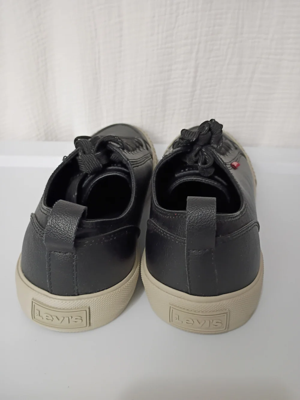 LEVI'S MEN’S LOW-TOP SNEAKERS - Black with Tan Sole - SIZE 8.5 NWOT
